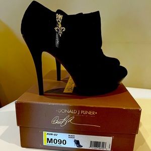 Donald J Pliner Black Suede XUN-02